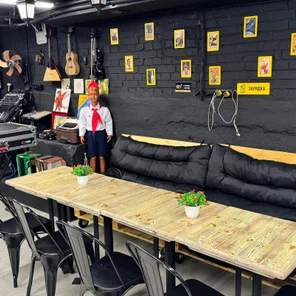 Аренда музыкального лофта с караоке в стиле 80-90-х годов.